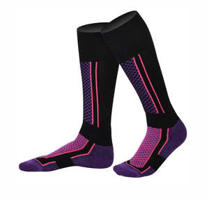 Chaussettes de sport Chaussettes OEM personnalisées en gros Chaussettes de sport OEM en polyester pour hommes - Product Image 4