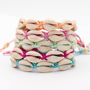 Pulseras de cauri natural unisex elegantes y lujosas, pulsera al por mayor con concha de cauri blanca y cuerda colorida - Product Image 1