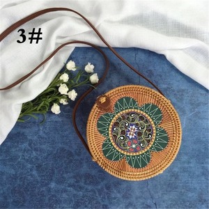 กระเป๋าสะพายทรงกลมสไตล์โบฮีเมียน ทำจากหวายและไม้ไผ่ สำหรับผู้หญิง ไปเที่ยวทะเล ฤดูร้อน 2026 ราคาถูก กำลังเป็นที่นิยมในเวียดนาม - Product Image 1