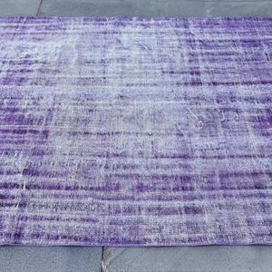 Alfombra Turca de 5.6x8.8 pies, Alfombra Vintage, Alfombra a Rayas Morada y Gris - Product Image 4