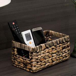 Venta al por mayor de Vietnam, cestas de jacinto de agua tejidas marrones con doble asa para organizar y almacenar ropa y ropa - Product Image 1