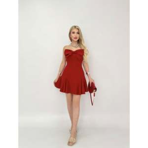 Robe courte en satin 4013 avec un élégant nœud sur le devant et un détail en dentelle au dos - Product Image 6