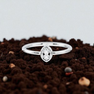 Anillo de diamantes de corte redondo de moissanita minimalista de 0,05 quilates, de quilates, conjunto de puntas de oro macizo de 18 quilates - Product Image 6