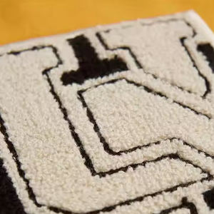 Chaqueta Letterman de Hombre con Cuello Alto y Bordado Chenille de Primera Calidad, Transpirable y Personalizable para Invierno, Venta al Por Mayor - Product Image 4