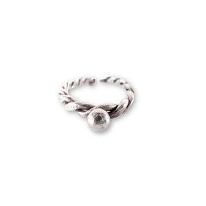 Anello d'argento a spirale con dettagli a sfera - Product Image 1