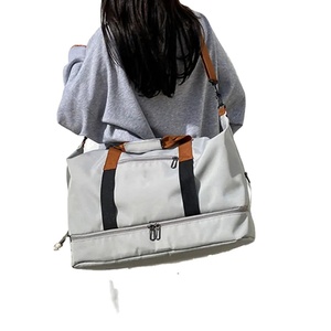 Bolsa de viaje de lujo con impresión de logotipo personalizado Bolsa de lona deportiva de gran capacidad de alta calidad Ideal para gimnasio Viajes al aire libre - Product Image 6