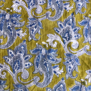 Tissu en coton imprimé à la main, motif floral paisley |   Tissu indien à base d'olive et à motifs floraux bleus - Product Image 2