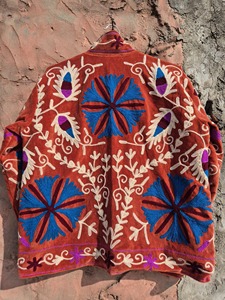 Veste en velours brodée à la main : Manteau bohème à fleurs - Product Image 6