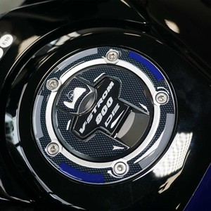 Adesivo 3D Compatibile con Suzuki V-Strom 800DE, Protezione Serbatoio, Copertura Tappo Carburante per Moto - Product Image 1
