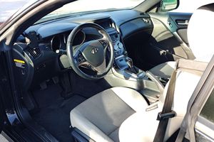 Hyundai Genesis Coupé 3.8 d'occasion en excellent état, modèle 2016 - Product Image 3