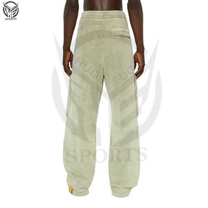 Pantalones Cargo Personalizados y Elegantes, Pantalones Deportivos Apilados, Pantalones Cargo Cómodos para Hombre Hechos por Huge Edge Sports. - Product Image 2