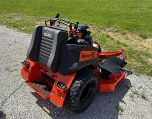 กำลังมองหาเครื่องตัดหญ้าแบบยืนขับ Zero Turn Revolt X ประสิทธิภาพสูง ออกแบบมาเพื่อมืออาชีพ พร้อมจำหน่ายแล้ว - Product Image 3