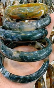 <b>Resin</b> Bangle with Real Flowers and Botanical Style - Product Image 4
