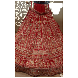 Robe en georgette de créateur avec une broderie riche, idéale pour les femmes assistant à des mariages, rassemblements et réceptions de fête - Product Image 1