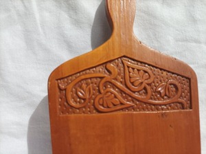 Planche à découper en bois gravée vintage, parfaite pour les restaurants, les cafés et les occasions spéciales, utilisation en présentation, fabriquée à la main en Inde - Product Image 2