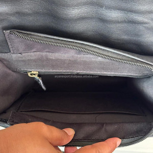 Sac à main bandoulière en cuir artisanal tendance en édition limitée, style western, boucle ornée, pour femmes, poignée matelassée, rabat - Product Image 6