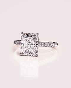 Anillo de compromiso de moissanita cultivada en laboratorio de lujo de oro blanco de 14K de corte radiante de 2,5 quilates, anillos de moda de aniversario de fiesta de boda clásicos - Product Image 1