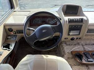 Seconde main Clean 2014 Fleetwood Bounder 33C RV - Product Image 3
