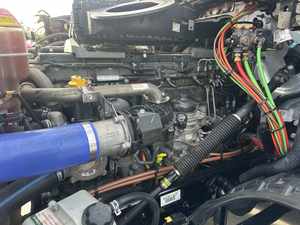 รถบรรทุก Cascadia 126 Sleeper ปี 2021 มือสอง คุณภาพเยี่ยม - หลังคาสูง 72 นิ้ว พร้อมห้องนอน 455 แรงม้า เกียร์ 12 สปีด Dt12 พร้อมส่งถึงบ้าน - Product Image 5