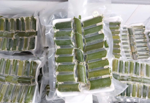 Rollos de Bambú al Vapor con Relleno a Base de Plantas, Comida Vegetariana Asiática Auténtica - Product Image 4