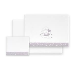 Juego de Ropa de Cama Oso Corazones de 3 Piezas para Cuna, Tela de Forro Polar Coral Tejida con Patrón de Personajes - Product Image 1