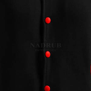 Veste universitaire avec patch personnalisé et détails contrastés Veste universitaire en mélange de coton doux pour femmes avec style lettre classique - Product Image 6