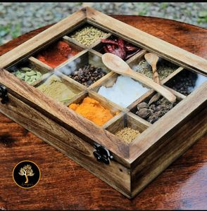 Boîte à épices de table en bois naturel traditionnel imprimé de qualité supérieure avec compartiments séparés pour épices et fruits secs - Product Image 1