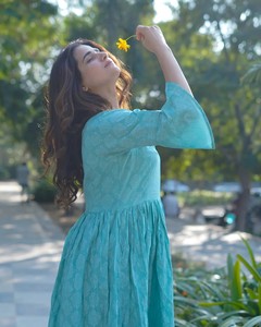 Vestido de Algodón Estampado a Mano Khari Aqua Bloom de Aarini al Mejor Precio al por Mayor - Product Image 3