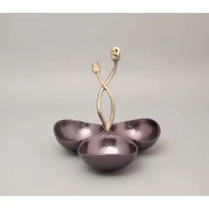 Grand bol triple violet foncé avec poignée en forme de tulipe dorée pour les collations, les fruits secs et les chocolats, décoration de table élégante, bol à chocolat - Product Image 1