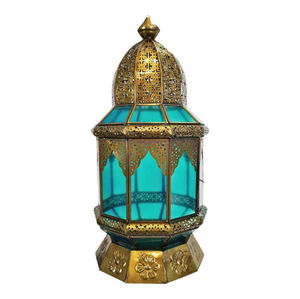 Décorations lumineuses, lanterne marocaine en métal antique dorée suspendue avec verre turquoise coloré pour la décoration du Ramadan et de l'Aïd - Product Image 1