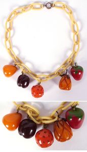 Collier double rang de perles de corail, design élégant avec accents de jade vert, fermoir plaqué or, bijou de fête pour femme, cadeau pour femme - Product Image 4