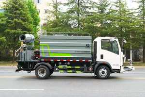 Camión cisterna de agua potable de acero inoxidable de 4 x 2 7000 litros, camión cisterna con aspersor - Product Image 2