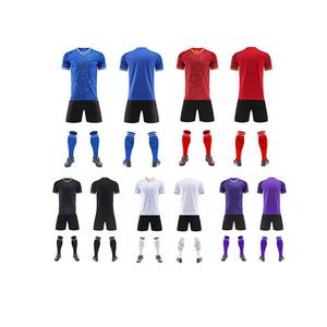 Ensemble d'uniformes de football respirants imprimés personnalisés pour adultes, y compris des shorts d'entraînement à logo incisé, personnalisés - Product Image 6