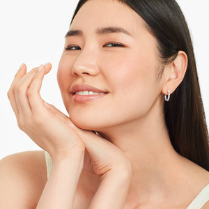 Elegantes pendientes de aro de moissanita de plata 925, Diamantes de corte redondo deslumbrantes, diseño ligero y cómodo para regalos de uso diario - Product Image 2