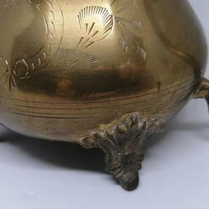 Théière en laiton vintage avec poignée. Bouilloire vintage en laiton gravé à motif floral. - Product Image 6