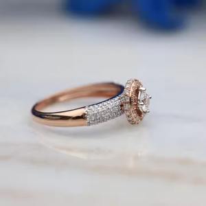 Bague de fiançailles en or rose 14 carats avec diamants cultivés en laboratoire Halo avec pavé de diamants ronds Cadeau pour ses fêtes - Product Image 5