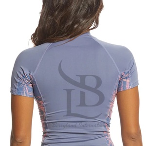 เสื้อกันผื่นสำหรับผู้หญิงแบบมีน้ำหนักเบา OEM สำหรับการฝึกออกกำลังกายการพิมพ์โลโก้แบบกำหนดเอง - Product Image 2