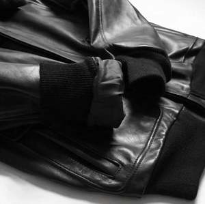 Chaqueta de piel de invierno para hombre y mujer con logotipo en la parte delantera Nueva edición Chaqueta de piel de oveja - Product Image 3