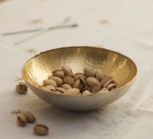 Bol en laiton authentique pour mettre magnifiquement en valeur les dattes, les amandes, les raisins secs et autres fruits secs lors de tables de mariage ou de fête - Product Image 5