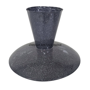 Jarrón de metal ovalado rosa suave de diseño elegante con intrincados patrones florales para exhibiciones decorativas y un estilo lujoso para el hogar - Product Image 3