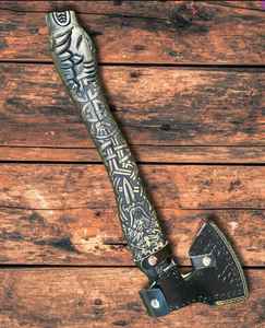 Hache Viking haut de gamme en acier à haute teneur en carbone forgé à la main avec gravure manuelle, pour l'extérieur, avec fourreau en cuir fin - Product Image 6
