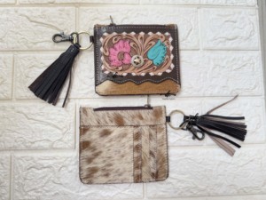 Nouveau design de porte-monnaie en cuir de fourrure de vachette personnalisé portefeuille mince unisexe élégant avec pochette en cuir usiné à la main de style occidental - Product Image 5