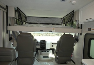 Nuevo Autocaravana de Lujo T-h-o-r Motor C-o-a-c-h Wi-n-d-s-p-o-r-t 35M 2025, Capacidad para 4-6 Personas, Vehículo con Emisiones Euro 6 - Product Image 3