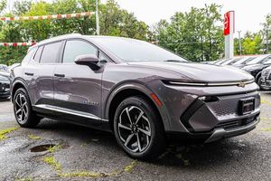 2024 C-h-e-v-r-o-l-e-t E-q-u-i-n-o-x EV LT con 2LT FWD con bajo kilometraje y precio asequible en stock listo para su envío - Product Image 4