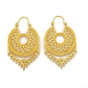 ต่างหูห้อยทรงกลมดีไซน์ดอกบัวชุบทอง 18K แฟชั่นทันสมัย ผลิตจากทองเหลือง รับรองโดยบุคคลที่สาม เหมาะสำหรับทั้งชายและหญิง - Product Image 6