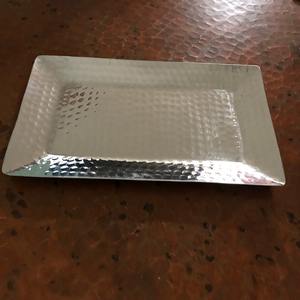 ถาดเสิร์ฟเหล็กดีไซน์แบบตอกสำหรับการนำเสนออย่างหรูหราสำหรับมื้ออาหารในชีวิตประจำวันและงานเฉลิมฉลองทางวัฒนธรรมที่หรูหราจากอินเดีย - Product Image 6