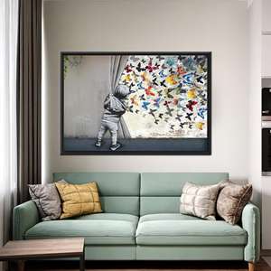 Toile Banksy Papillon - Œuvre d'art imprimée, grande taille, décoration murale, 1P : encadrée noire - Product Image 1