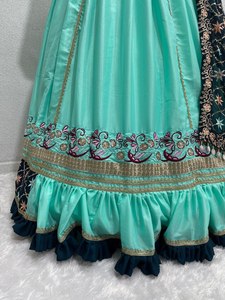 Top vente Lehenga Choli en soie tissu broderie séquence travail indien pakistanais fête des femmes collation spéciale pour Navratri - Product Image 4