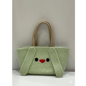 Venta al por mayor de bolsos de yute personalizados con asas cortas, reutilizables, reciclables y a la moda, disponibles a precio de exportación - Product Image 2