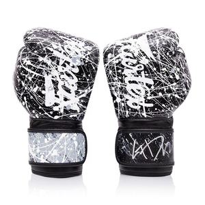 Gants de boxe Fairtex de qualité supérieure, personnalisés, entièrement imprimés, noir et blanc, en cuir de vache véritable, gants d'entraînement de Muay Thai - Product Image 1